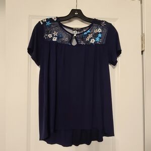 Women's Size Petite M Cha Cha Vente Short Sleeve Dark Blue Floral Blouse
